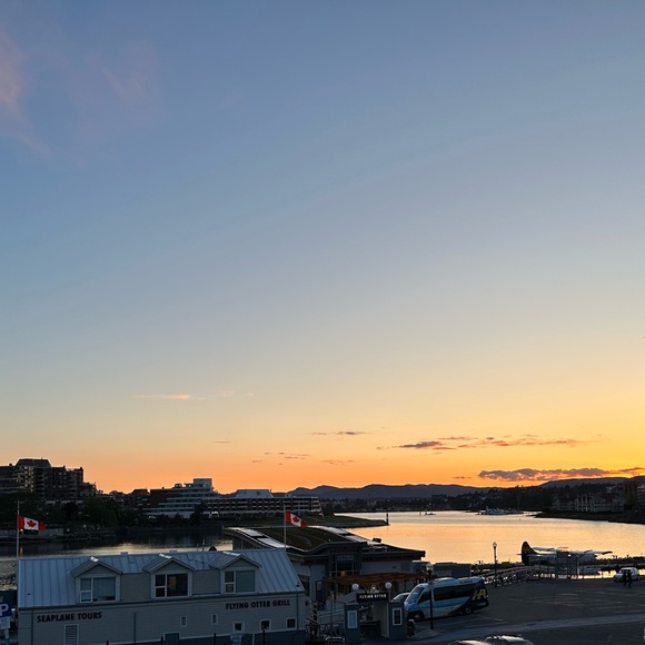 Meet your Posher, Ambassador J - Picture 1 of 9